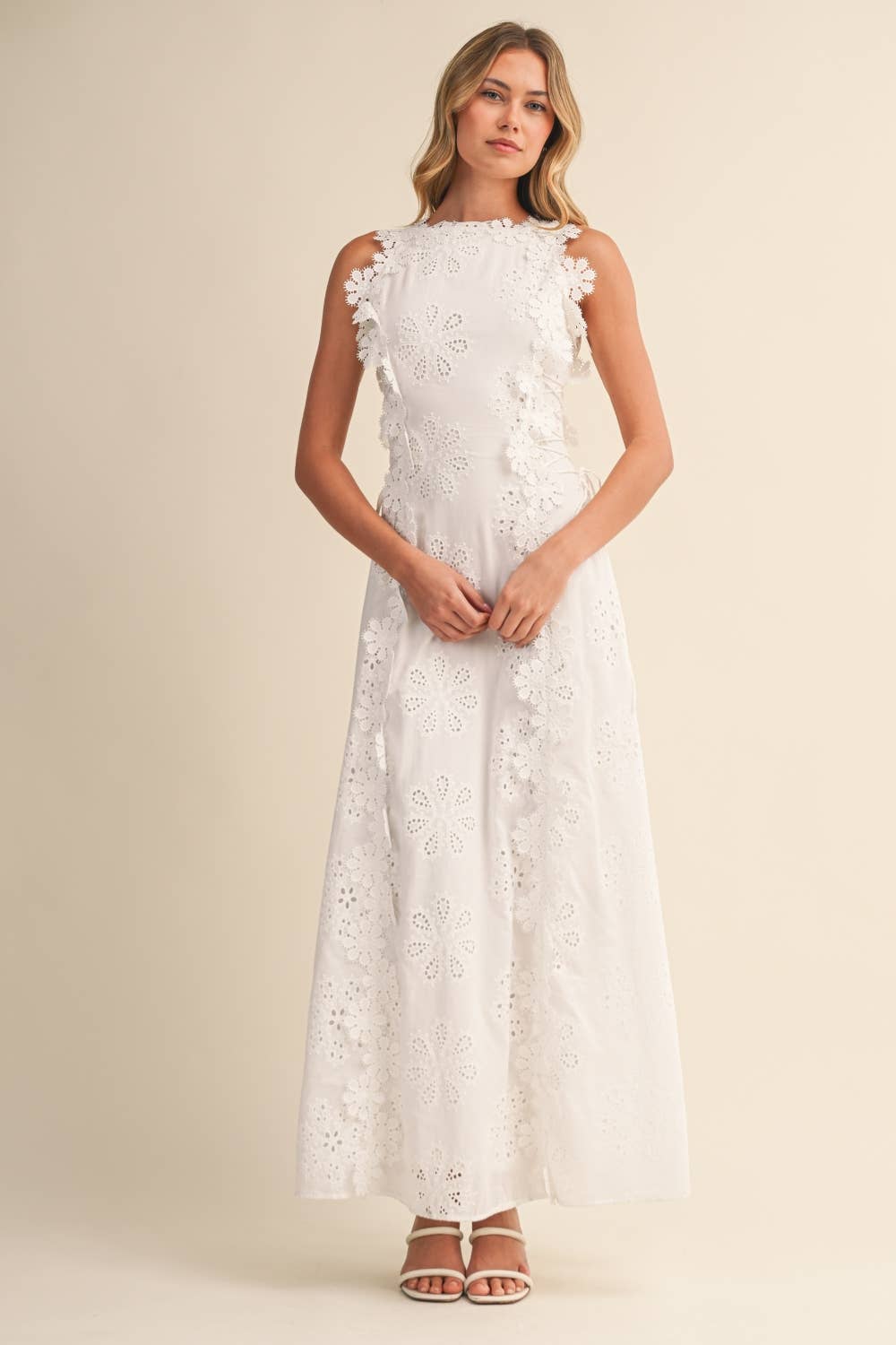 Azalia - Vestido largo sin Mangas con Bordados Florales