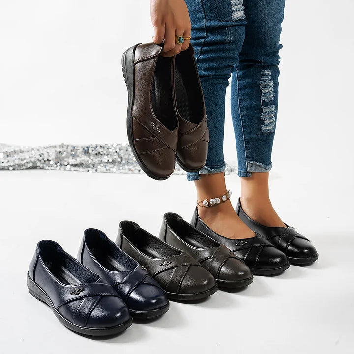 Kinerah - Zapatos Ortopédicos de Cuero Con Emblema Metálico