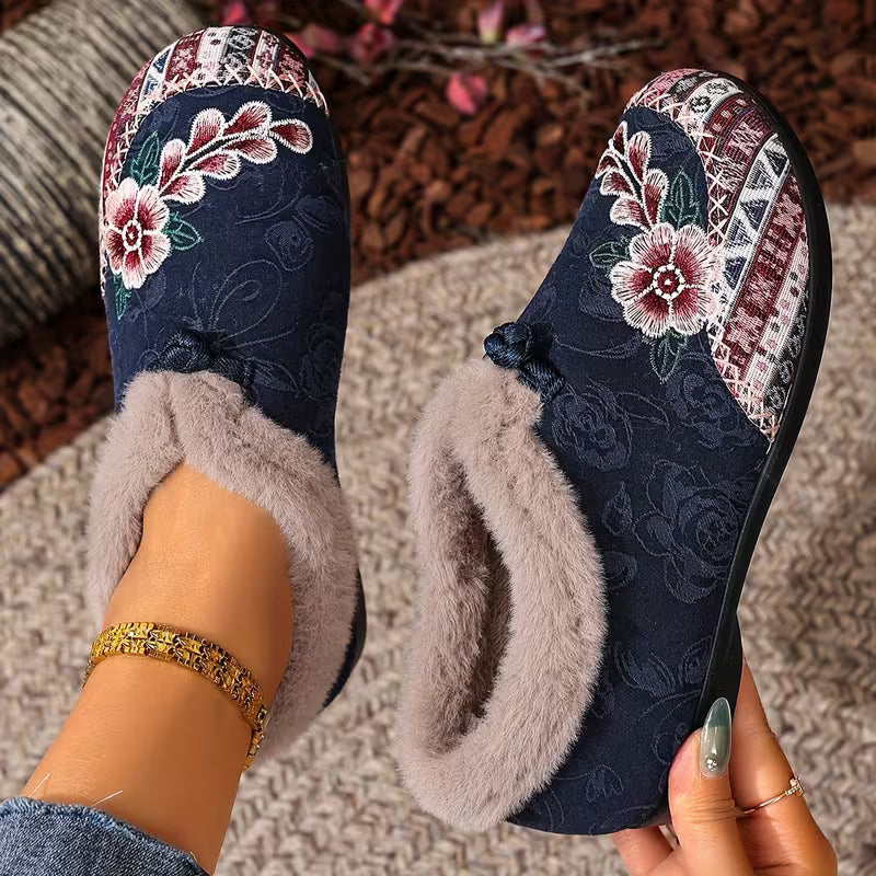 Estila - Zapatillas Con Bordado Floral y Ribete de Felpa