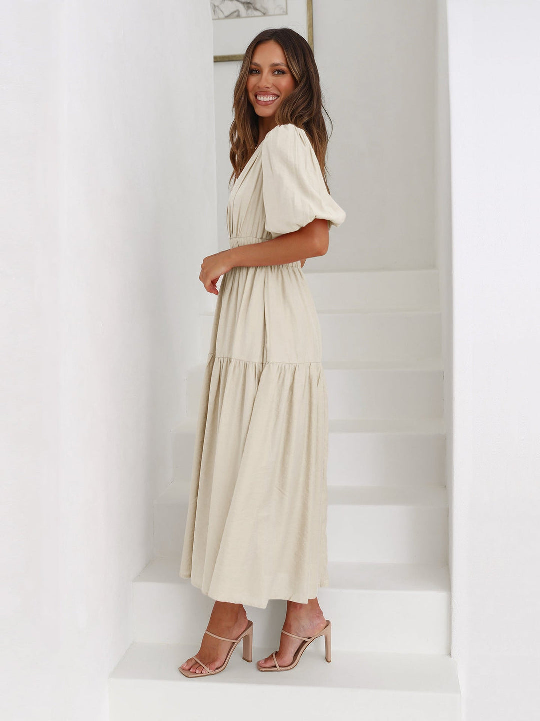 Delphine - Elegante Vestido Midi Con Cuello en V Y Mangas Con Volantes