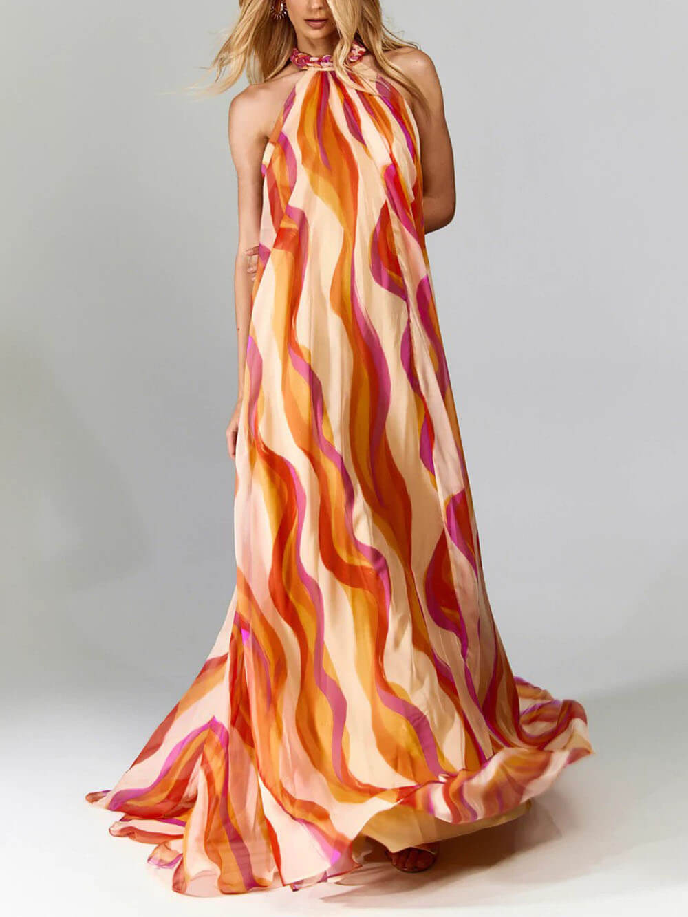 Marlyn - Vestido Largo sin Espalda con Cuello Halter