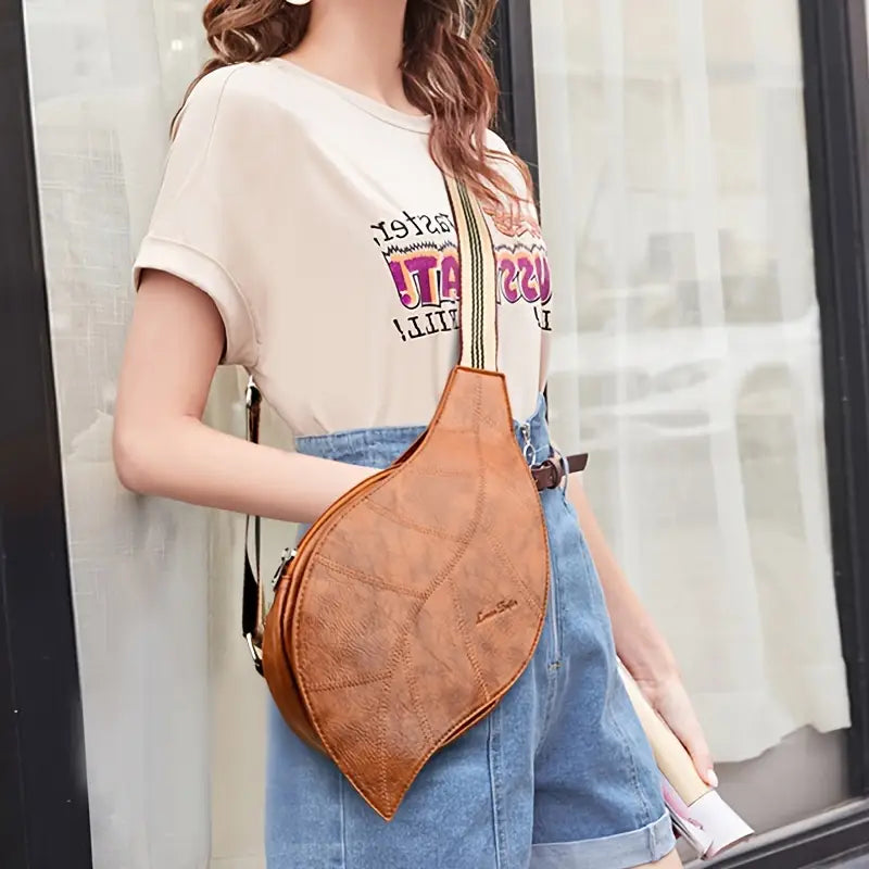 Carmela - Bolso Bandolera de Cuero con Correa Ajustable y Hebilla