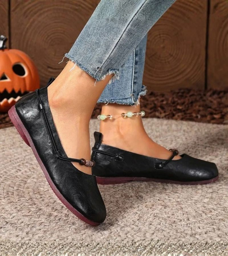 Denissa - Zapatos Planos con Puntera Cuadrada y Correa con Abalorios