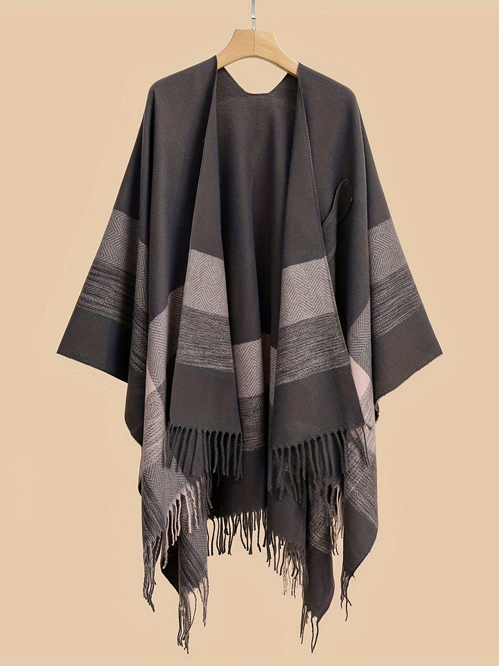 Kyrine - Poncho Chal Con Flecos Y Estampado Geométrico