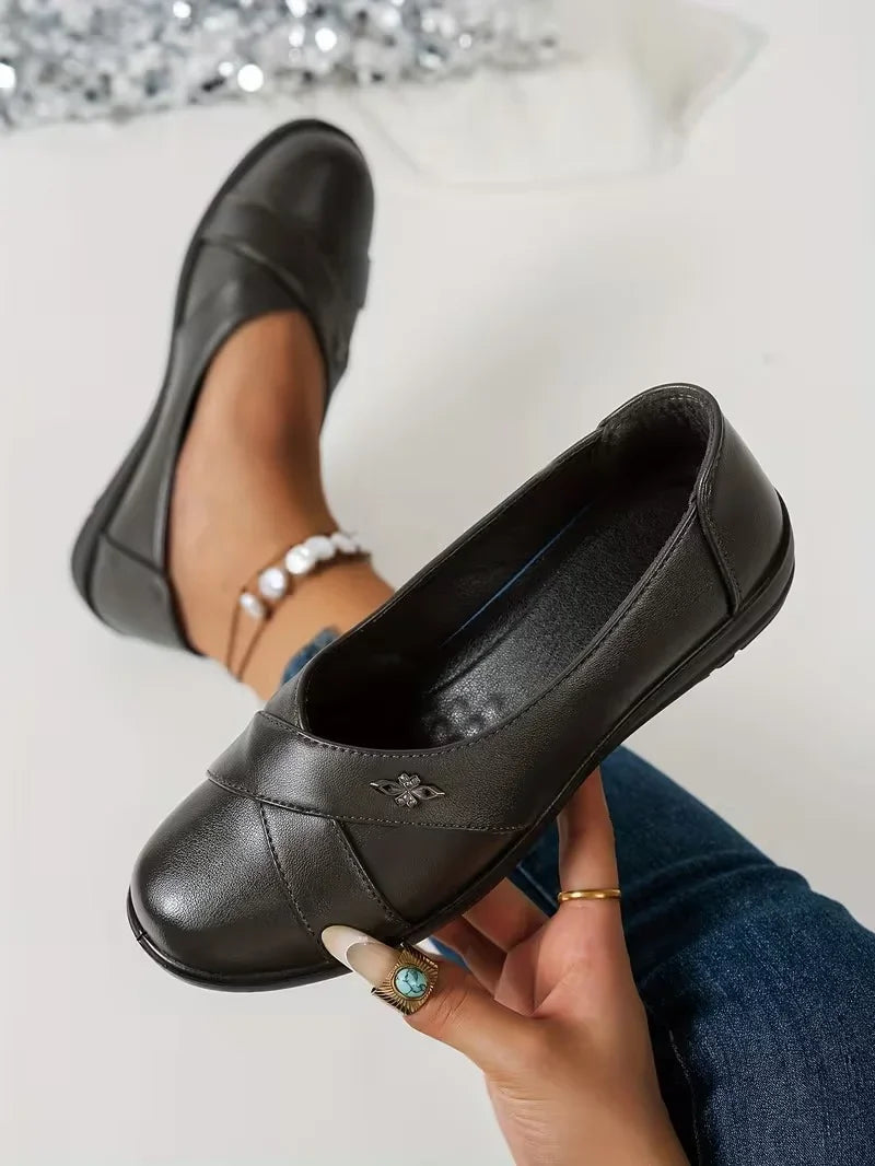 Kinerah - Zapatos Ortopédicos de Cuero Con Emblema Metálico