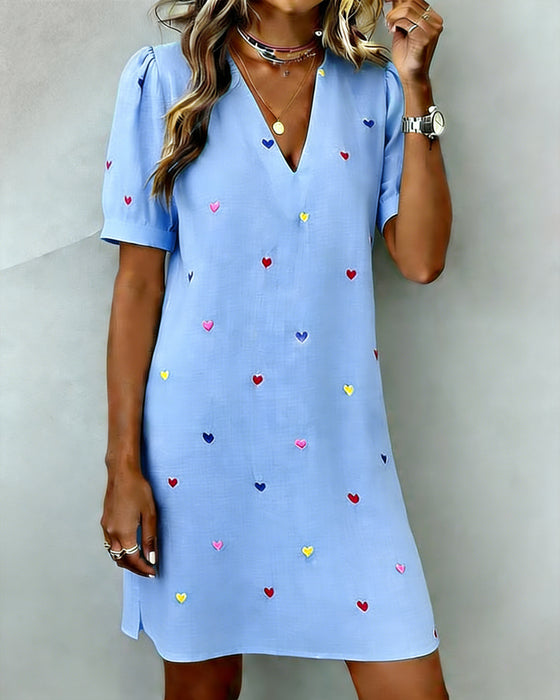 Steinunn - Vestido Colorido Con Estampado De Corazones y Cuello En V