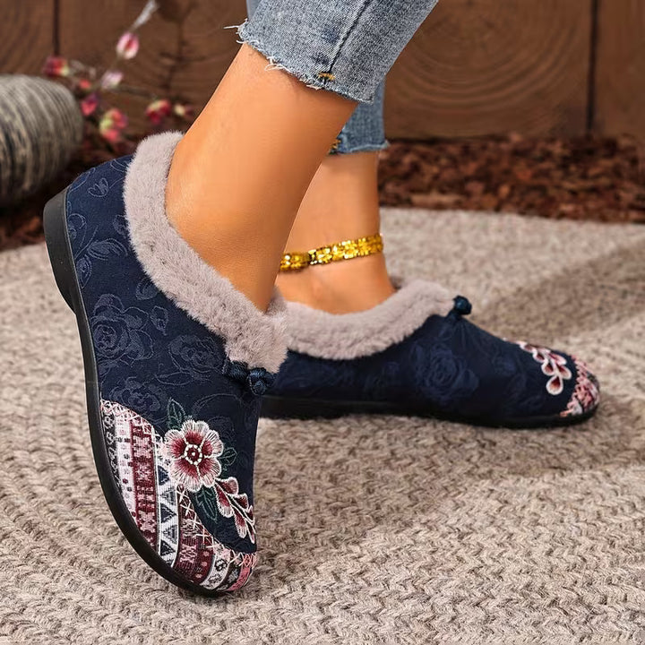 Estila - Zapatillas Con Bordado Floral y Ribete de Felpa