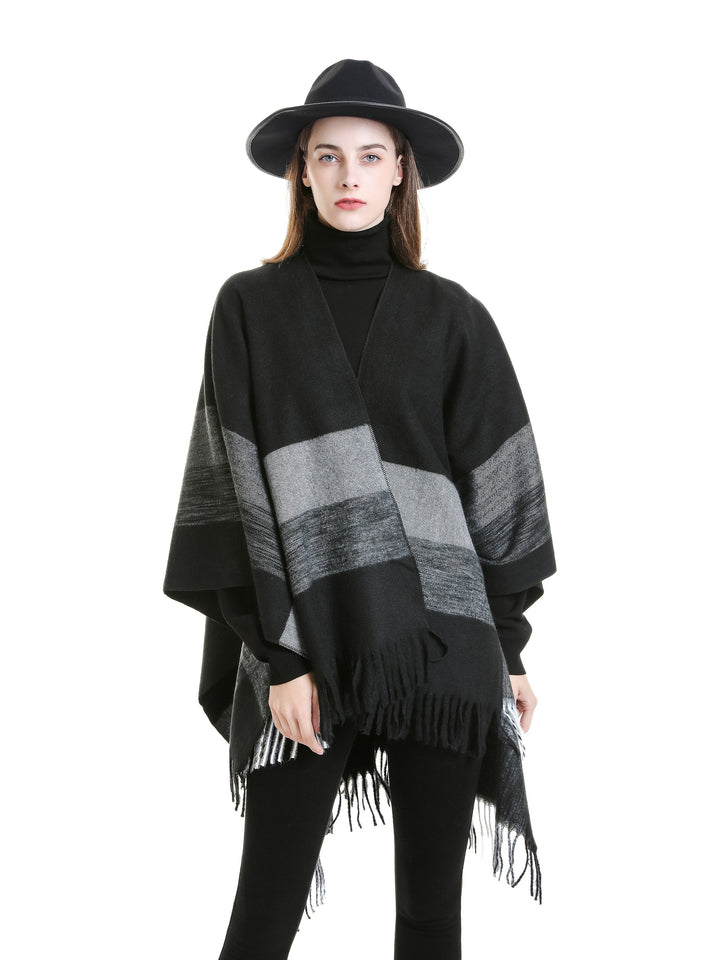 Kyrine - Poncho Chal Con Flecos Y Estampado Geométrico