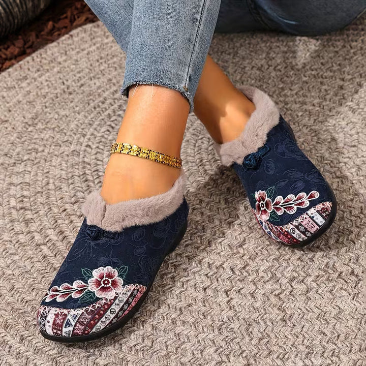 Estila - Zapatillas Con Bordado Floral y Ribete de Felpa