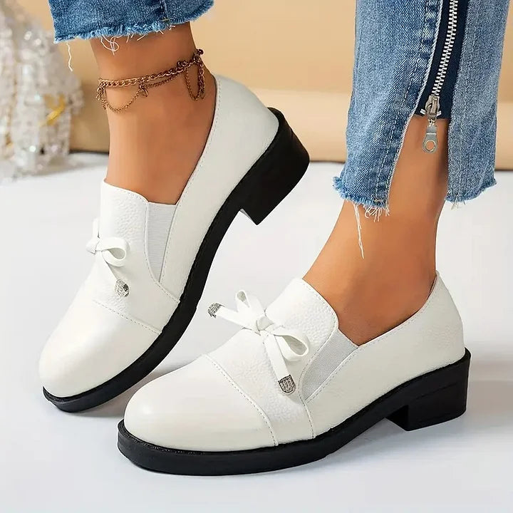 Marvina - Mocasines Elegantes Con Punta Redonda y Lazo Decorativo