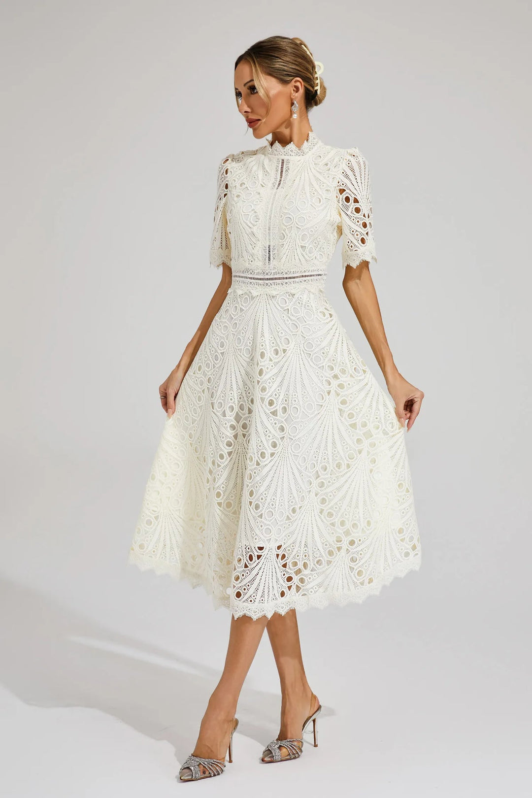 Vorelle - Vestido Informal de Manga Corta con Bordado Floral