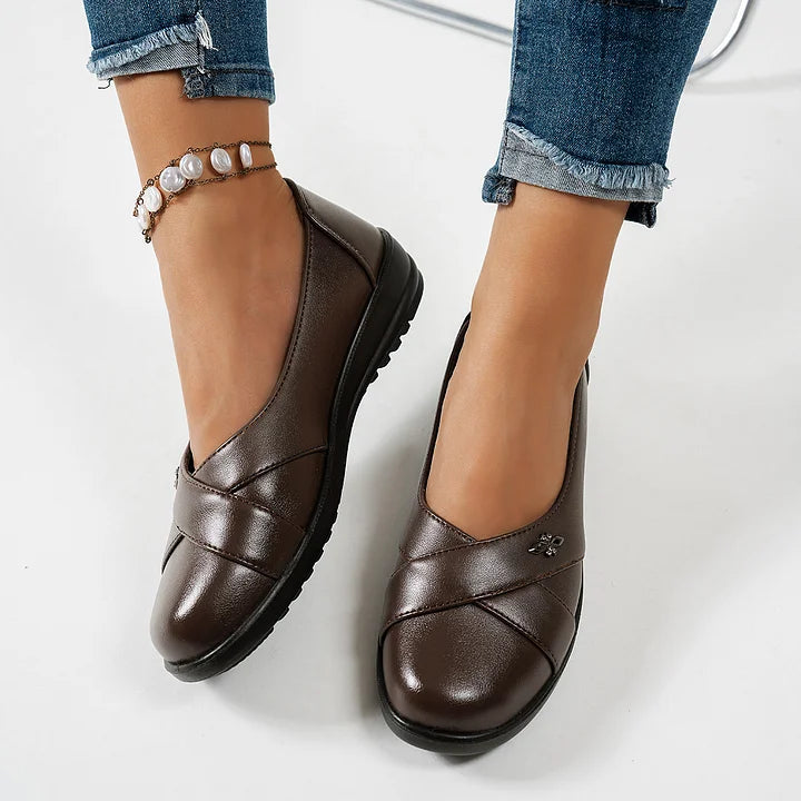 Kinerah - Zapatos Ortopédicos de Cuero Con Emblema Metálico
