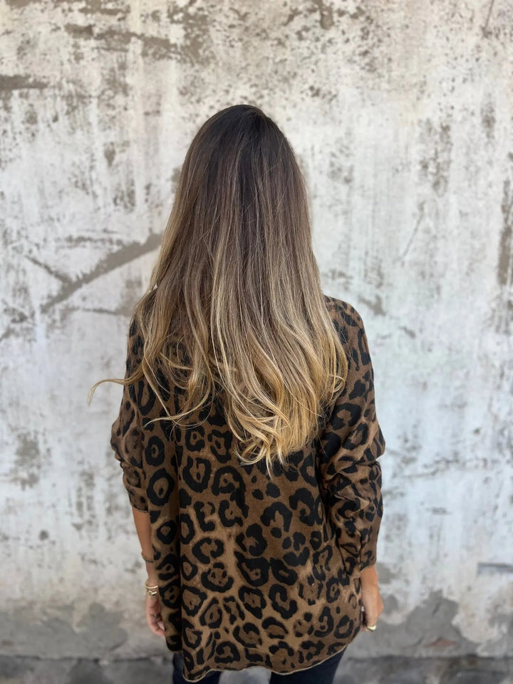 Swantje - Blusa Redonda Con Cuello y Estampado De Leopardo | 1+1 Gratis