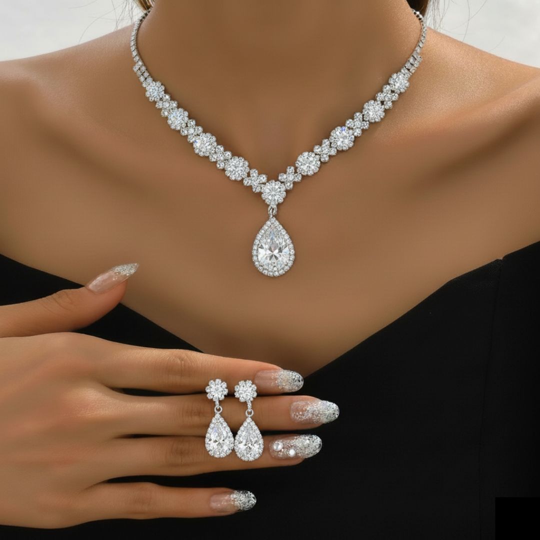 Kaylee - Collar con Gotas de Cristal y Juego de Pendientes