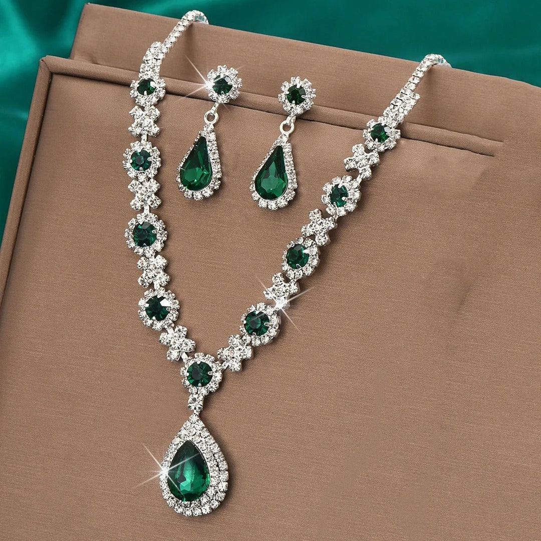 Kaylee - Collar con Gotas de Cristal y Juego de Pendientes
