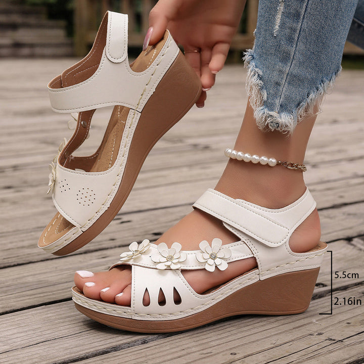 Tinaya - Sandalias Con Suave Tacón Lando y Cuña Floral
