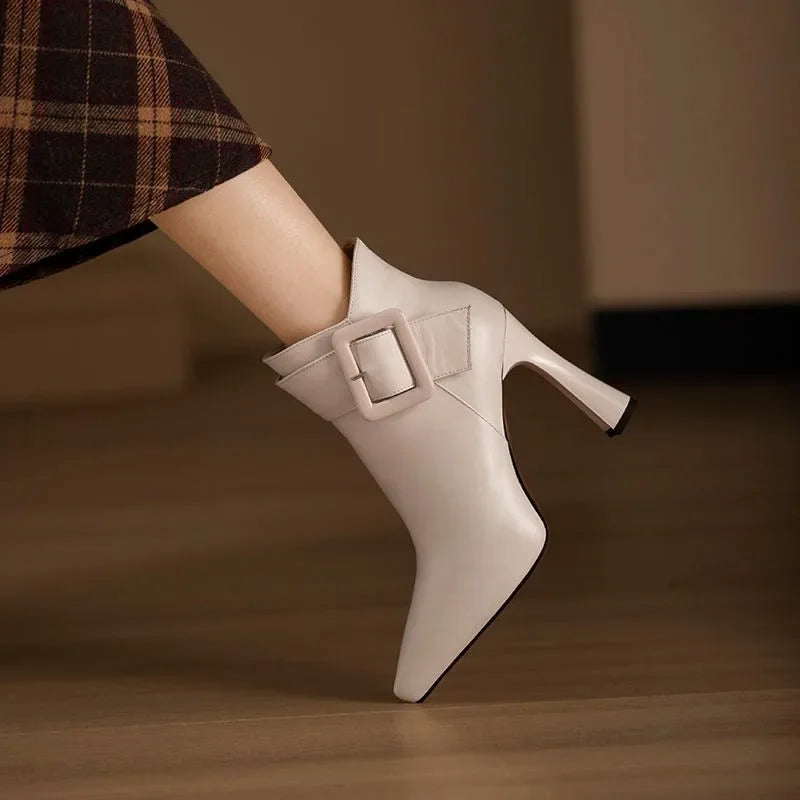 Nadine - Elegantes Botines Con Hebilla