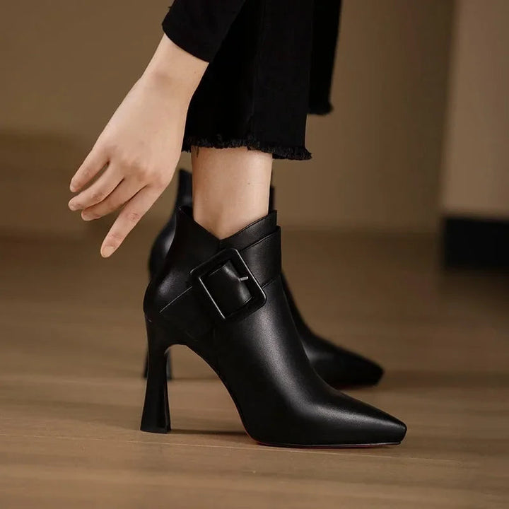 Nadine - Elegantes Botines Con Hebilla