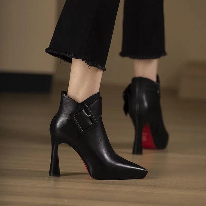 Nadine - Elegantes Botines Con Hebilla