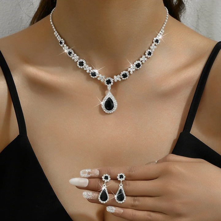 Kaylee - Collar con Gotas de Cristal y Juego de Pendientes