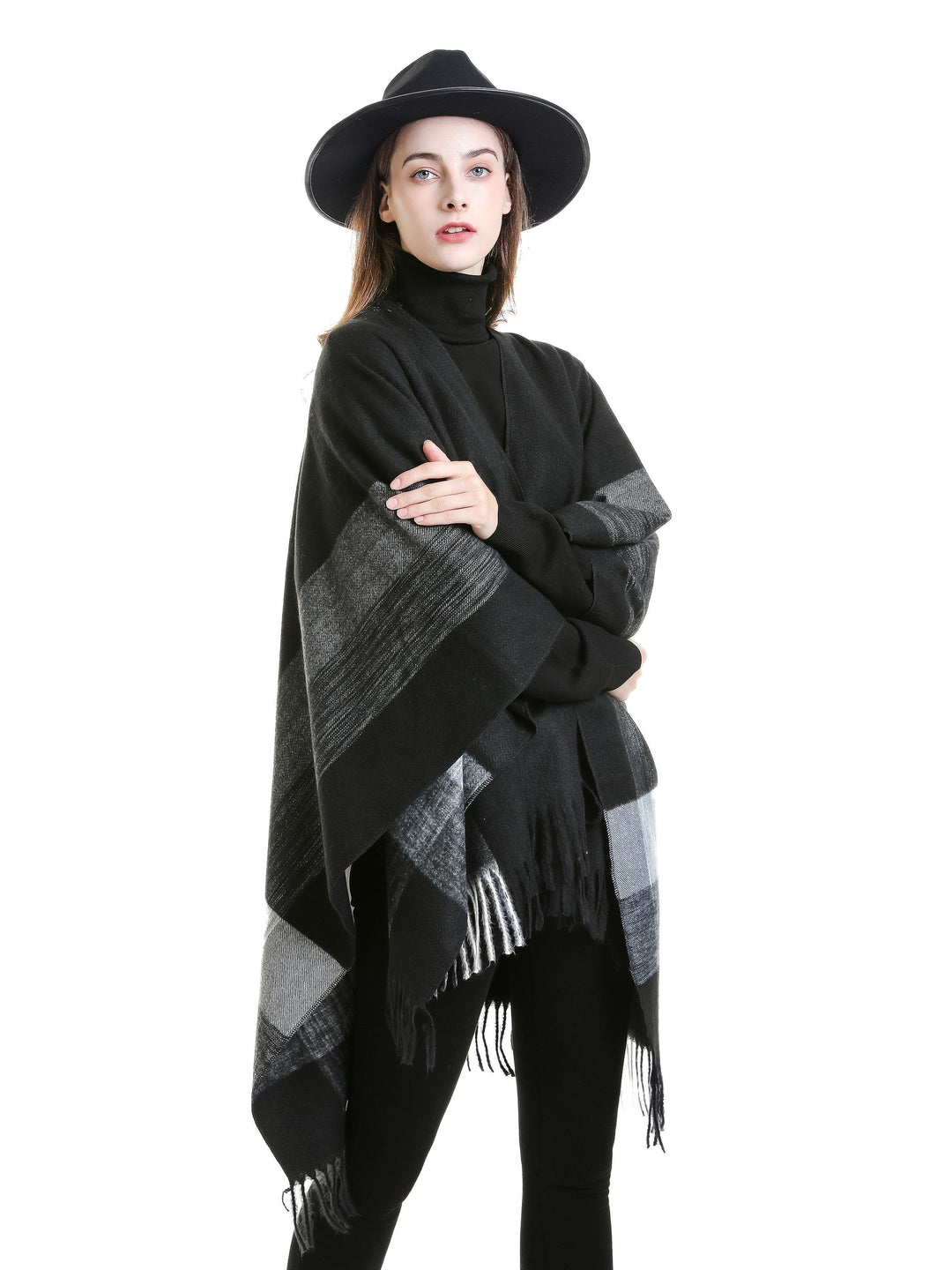 Kyrine - Poncho Chal Con Flecos Y Estampado Geométrico
