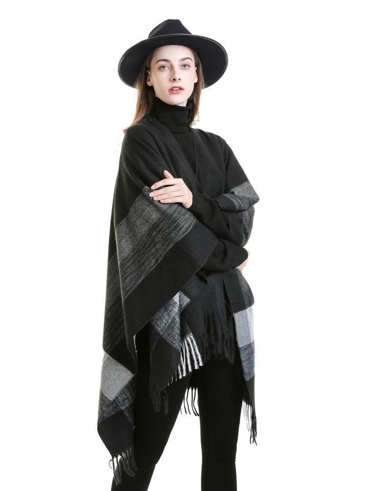 Kyrine - Poncho Chal Con Flecos Y Estampado Geométrico