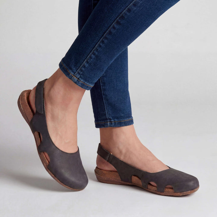 Nathilie - Zapatos de Tacón cCon Puntera Cerrada y Tiras Traseras Con Aberturas