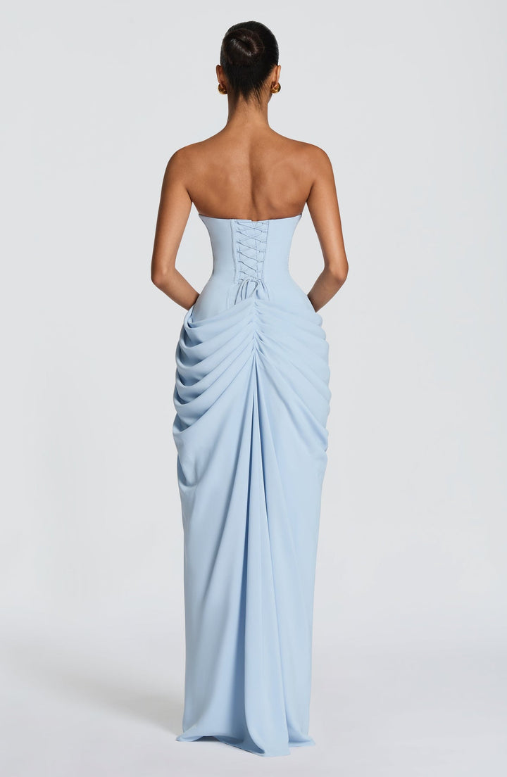 Sabrina - Vestido Largo sin Tirantes con corte Escultural y Abertura