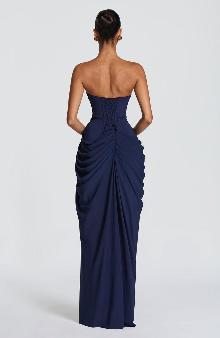 Sabrina - Vestido Largo sin Tirantes con corte Escultural y Abertura
