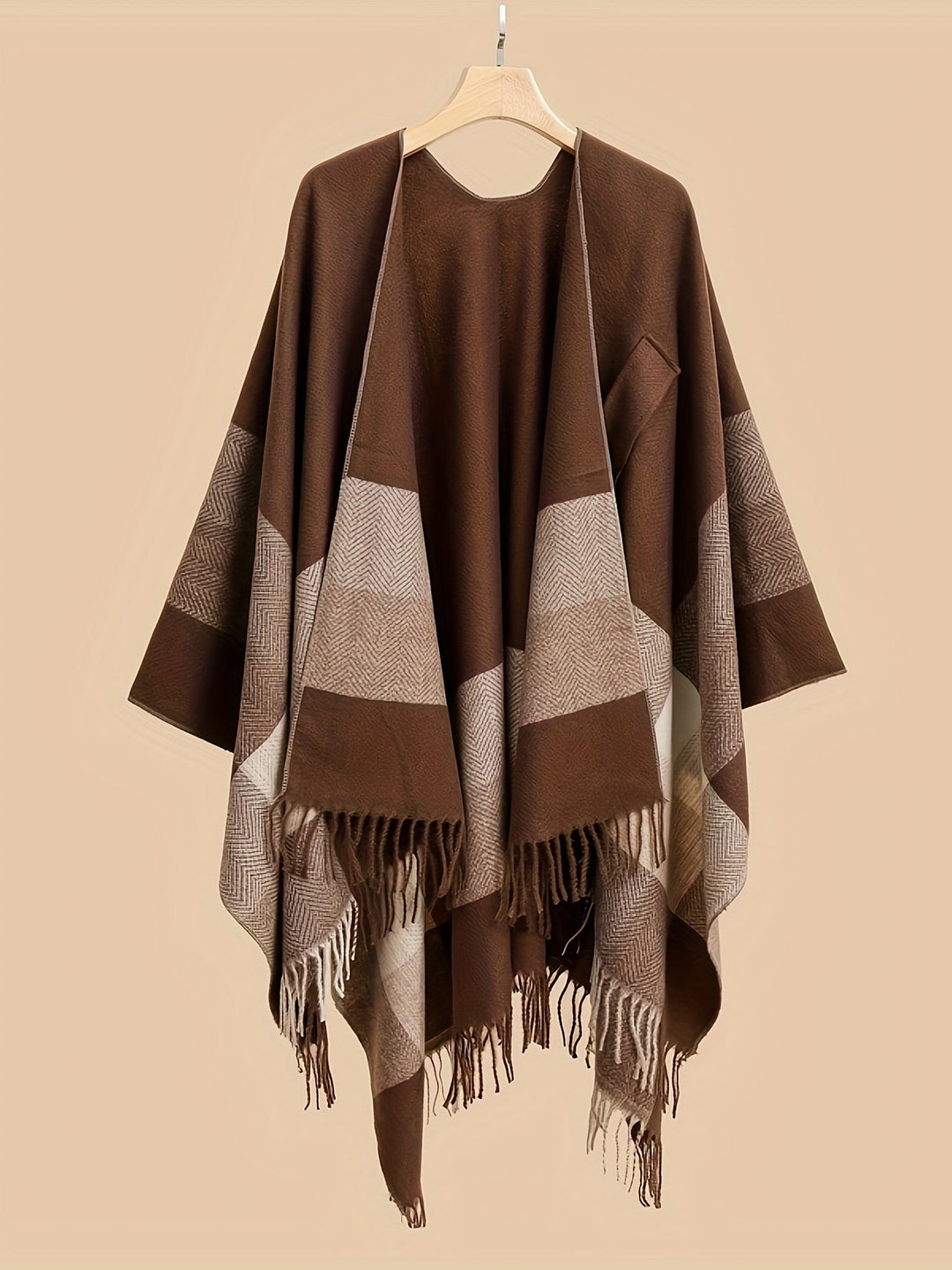 Kyrine - Poncho Chal Con Flecos Y Estampado Geométrico