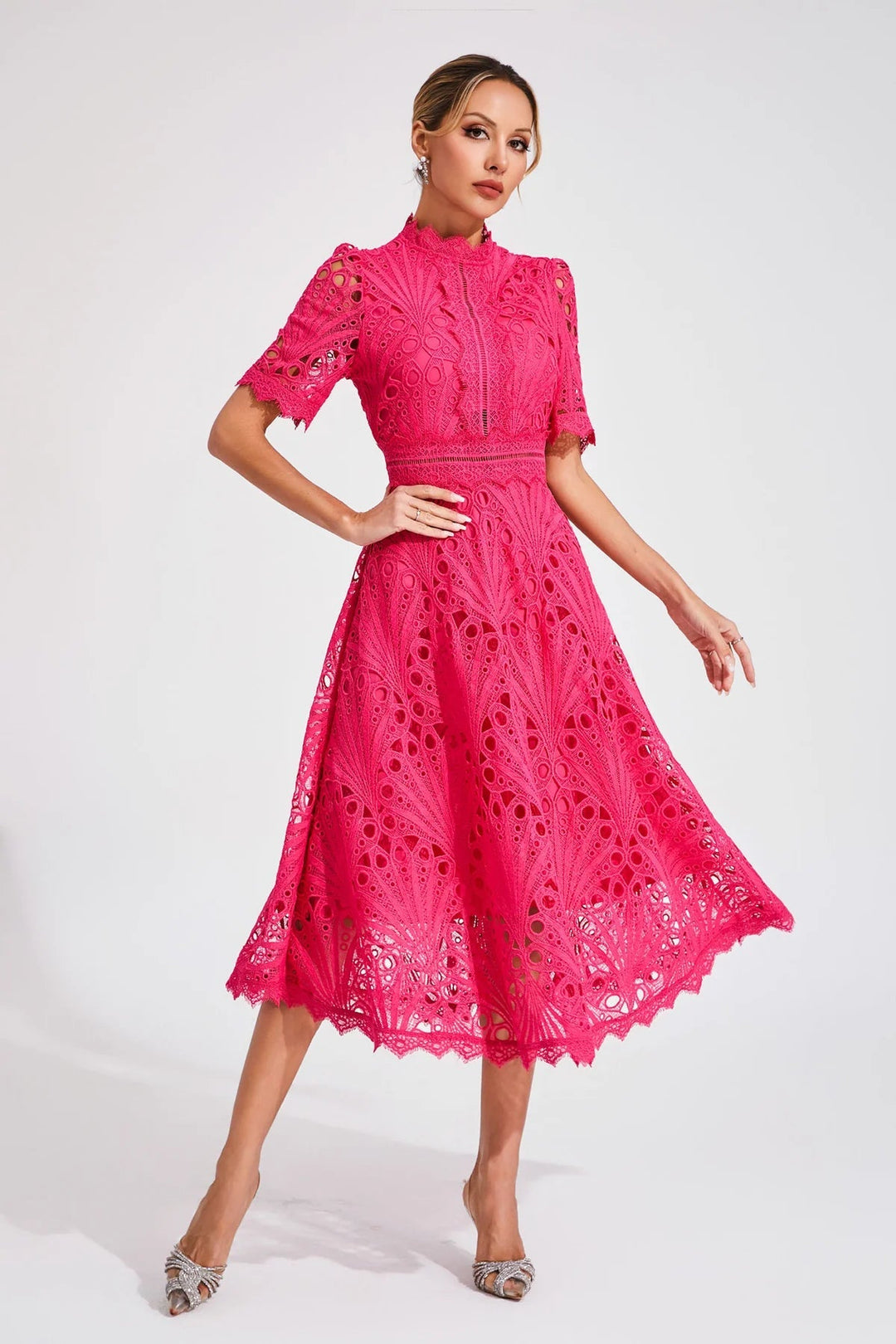 Vorelle - Vestido Informal de Manga Corta con Bordado Floral